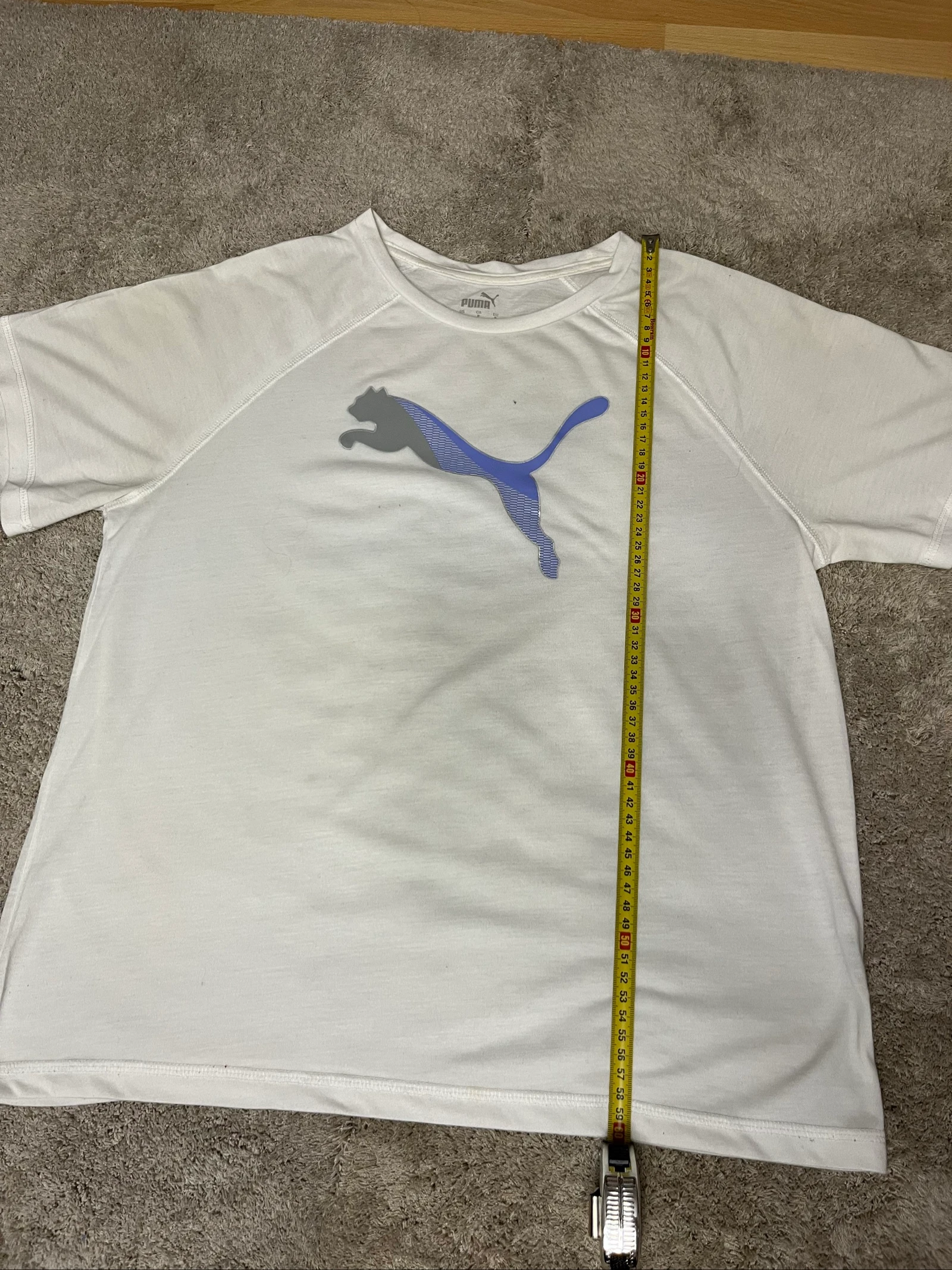 Camiseta branca puma oversize unissex sport com logo cinza e lilás – photo 3